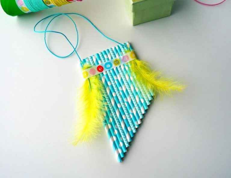 Création de flûte de pan avec des pailles.